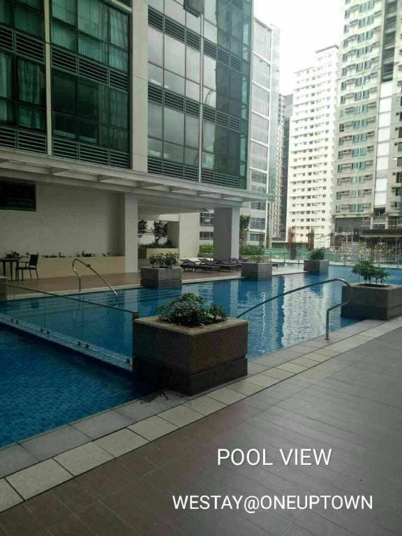 One Uptown  accross by grandhyat BGC manila hotel  Apartment in Makati