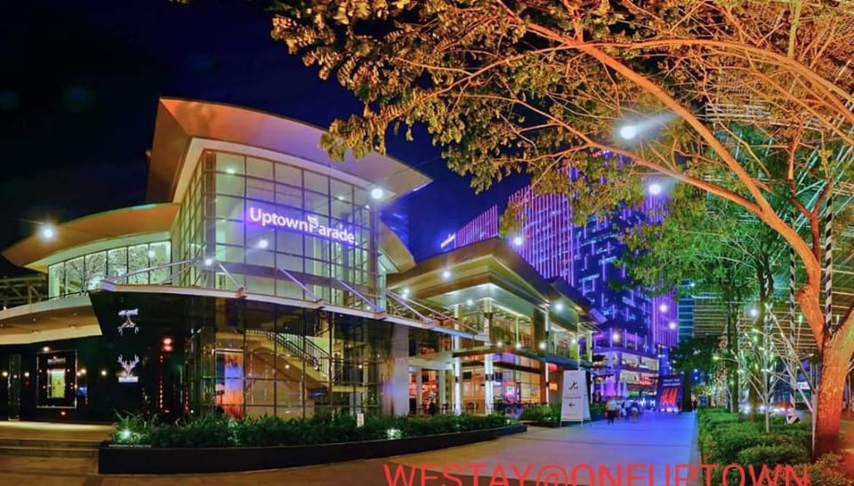 One Uptown  accross by grandhyat BGC manila hotel  Apartment in Makati