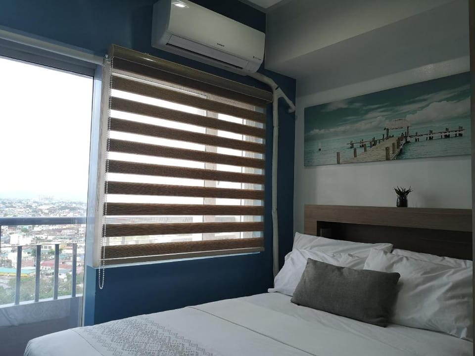 Grace Residences Studio w/ Balcony & WiFi near BGC Apartment in Makati