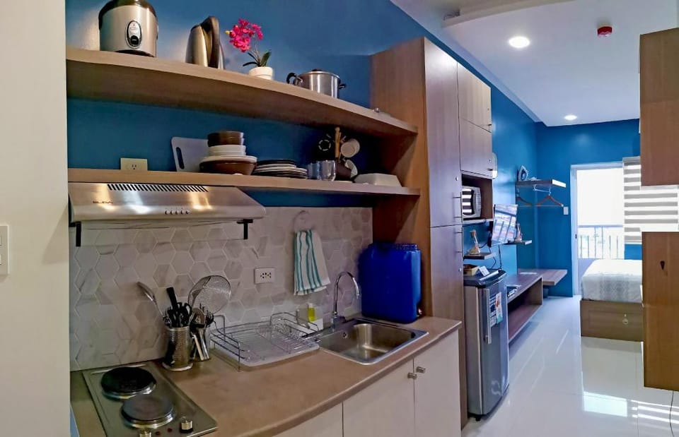 Grace Residences Studio w/ Balcony & WiFi near BGC Apartment in Makati