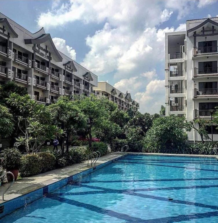 The Redwoods  2BR apartment SM Fairview Apartment in Quezon City
