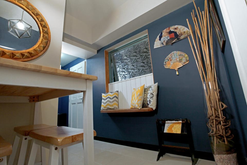 Elegant condo unit with balcony near Makati Apartment in Mandaluyong