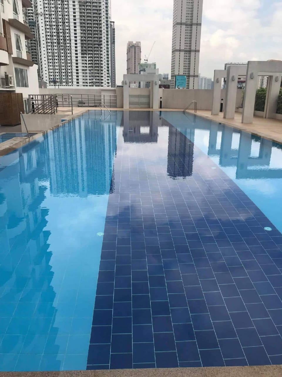 Fully Furnished 1 Bed Greenfield Ortigas Shaw MRT Apartment in Mandaluyong