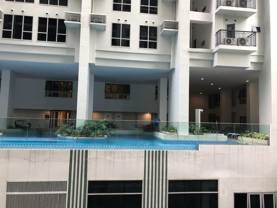 Spacious Studio 46sqm | One Maridien BGC | Wifi Apartment in Makati