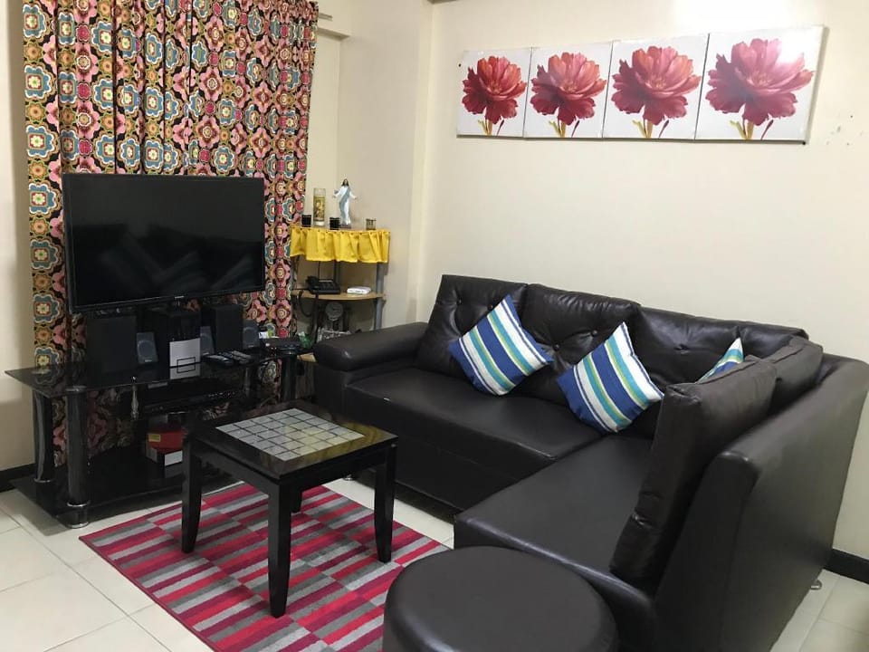 507 Kaji Bld. 5 Flr. 2 BEDROOM The Redwood CONDO. Apartment in Quezon City