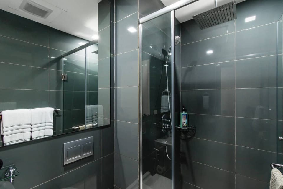 New & beautiful 1 Bedroom w/ Awesome View @ Acqua Apartment in Mandaluyong