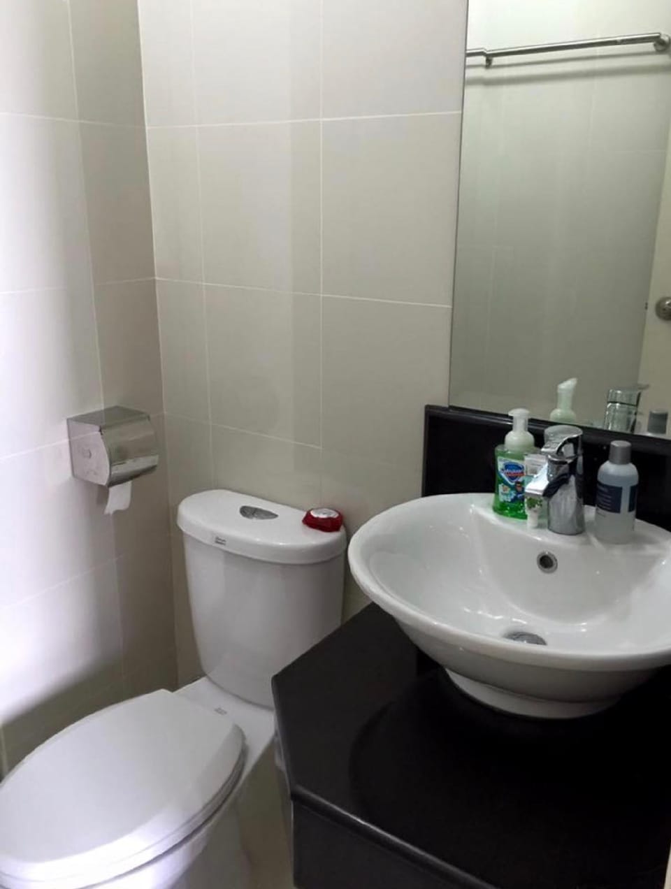 A place to stay near the airport w/ amazing view. Apartment in Pasay