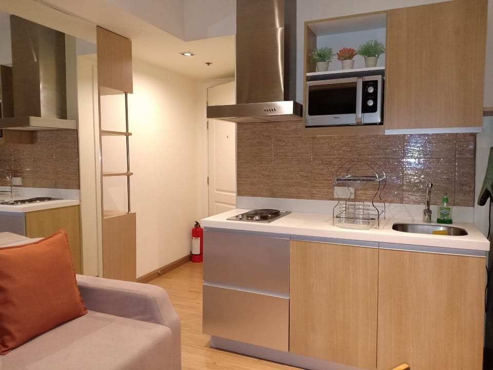  Summer Feel @ Azure  Apartment in Paranaque