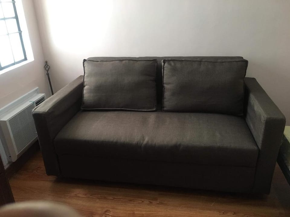 2BR 2BA w/ Wifi, Netflix, Cable & Prime video Apartment in Mandaluyong
