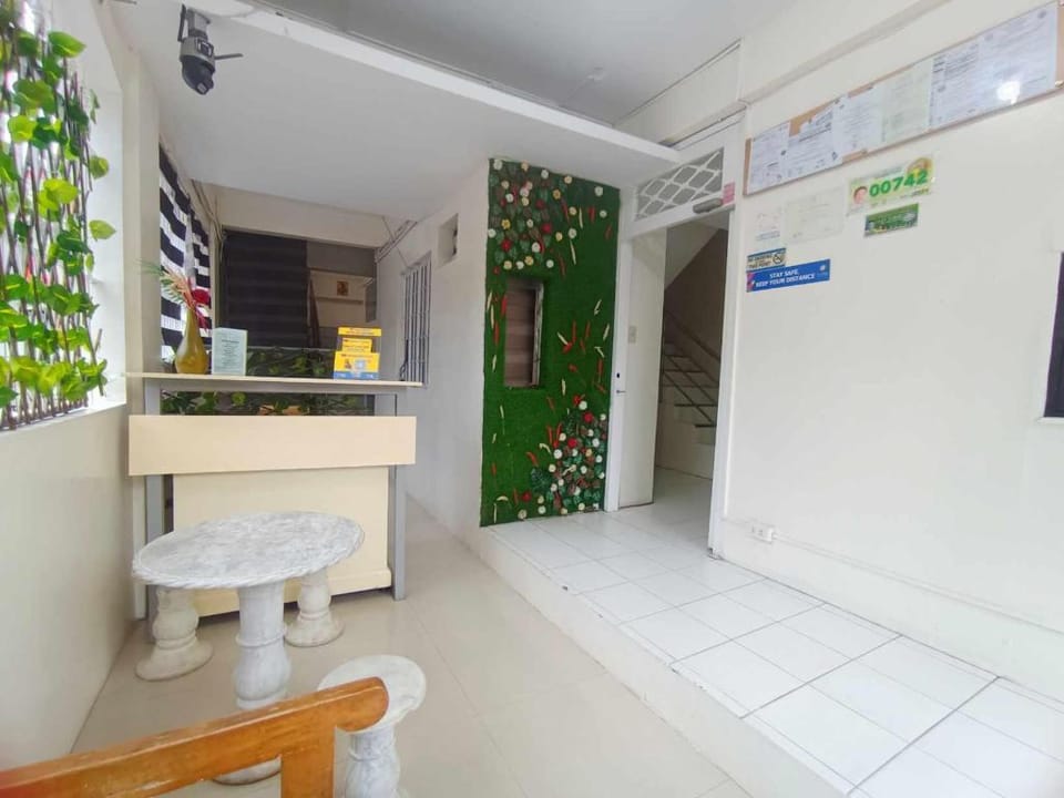 Bed and Brewhouse Apartment in Las Pinas