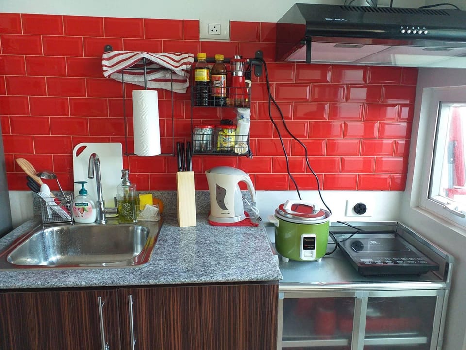 Near Starmall Alabang and NAIA Airport via Slex Apartment in Muntinlupa