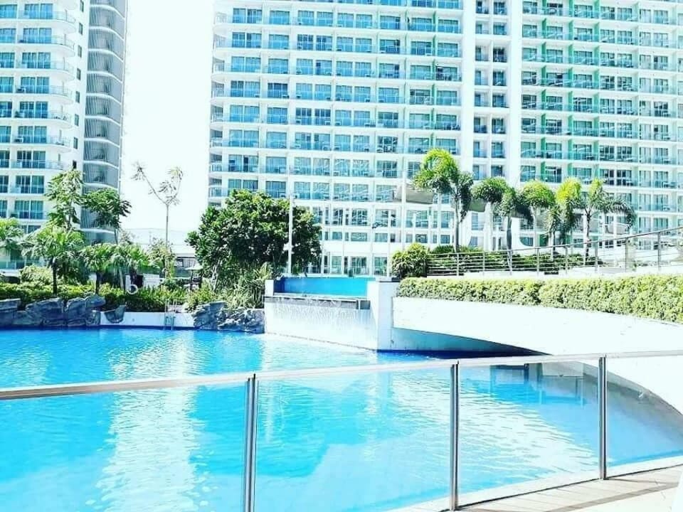 Azure -The only Man made Beach  & Wavepool Resort Apartment in Pasay