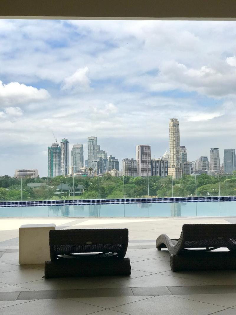 BGC 8 FORBESTOWN ROAD UNIT+WIFI READY+NETFLIX+PS4 Vacation rental in Makati