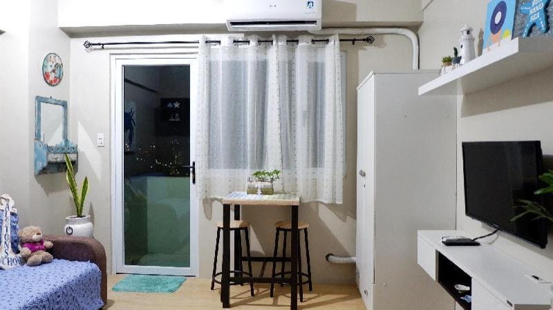 Retreat to a stylish flat in Manila + River View Apartment in Manila City