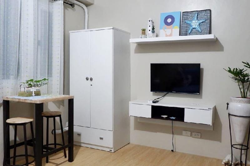 Retreat to a stylish flat in Manila + River View Apartment in Manila City