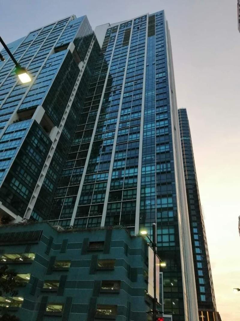 RonHaus: One Uptown Residence in the heart of BGC  Apartment in Makati