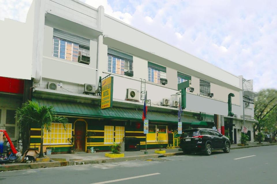 OYO 722 Slouch Hat Inn Hotel in Manila City