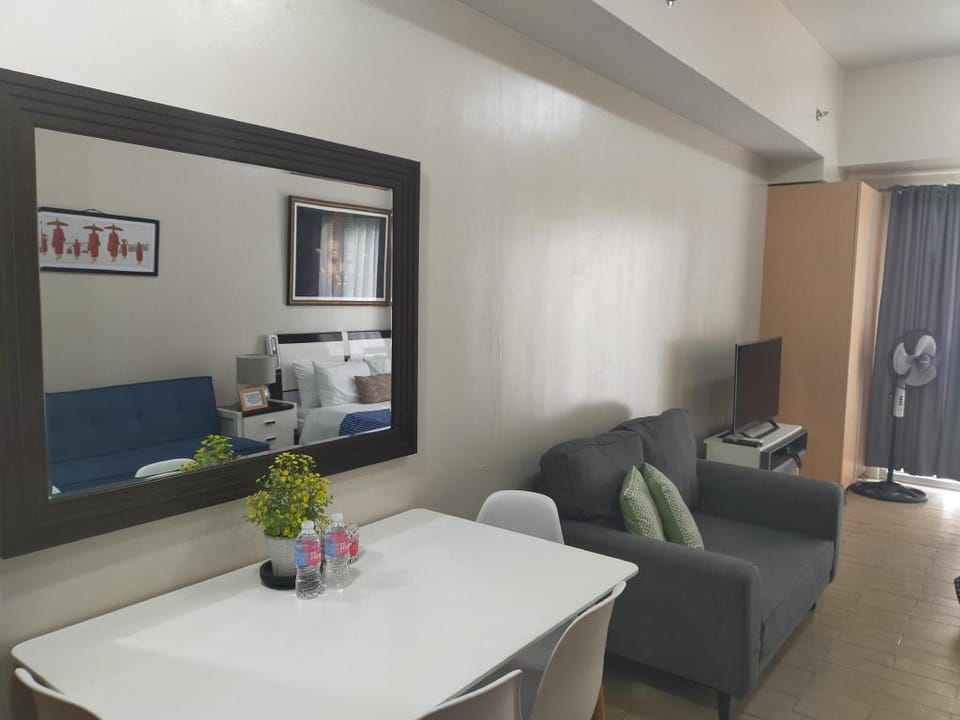 C4-6G 81 Newport Boulevard Across Terminal 3 Apartment in Pasay