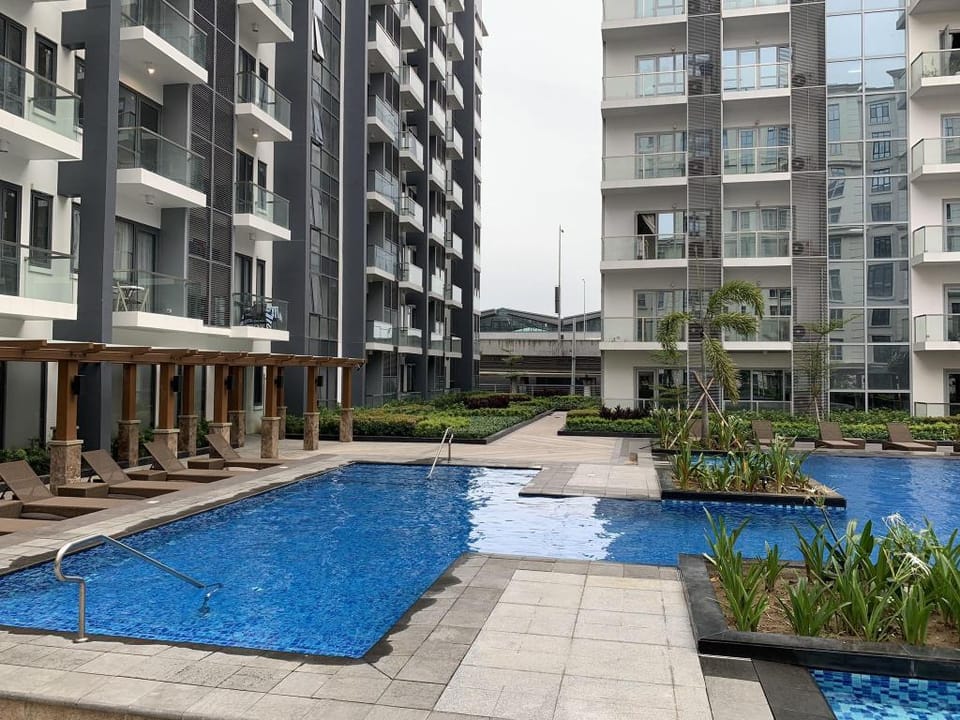 C4-6G 81 Newport Boulevard Across Terminal 3 Apartment in Pasay