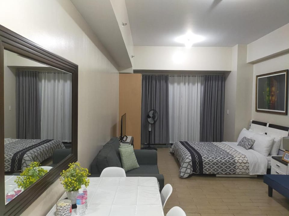 C4-6G 81 Newport Boulevard Across Terminal 3 Apartment in Pasay