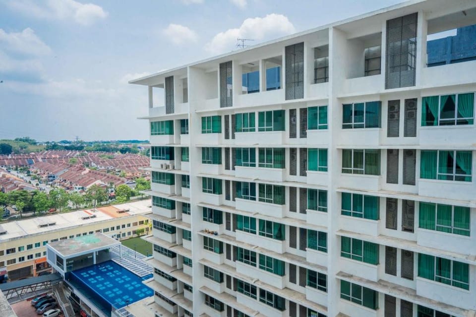 SkyView Free WiFi Jusco Aeon Ikea Waterpark Tesco Apartment in Johor Bahru