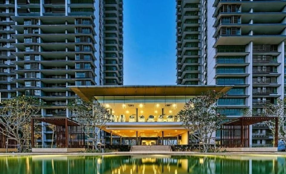 Signature 2BR 5pax 5m Legoland Wi-Fi Skypool 360 Apartment in Johor