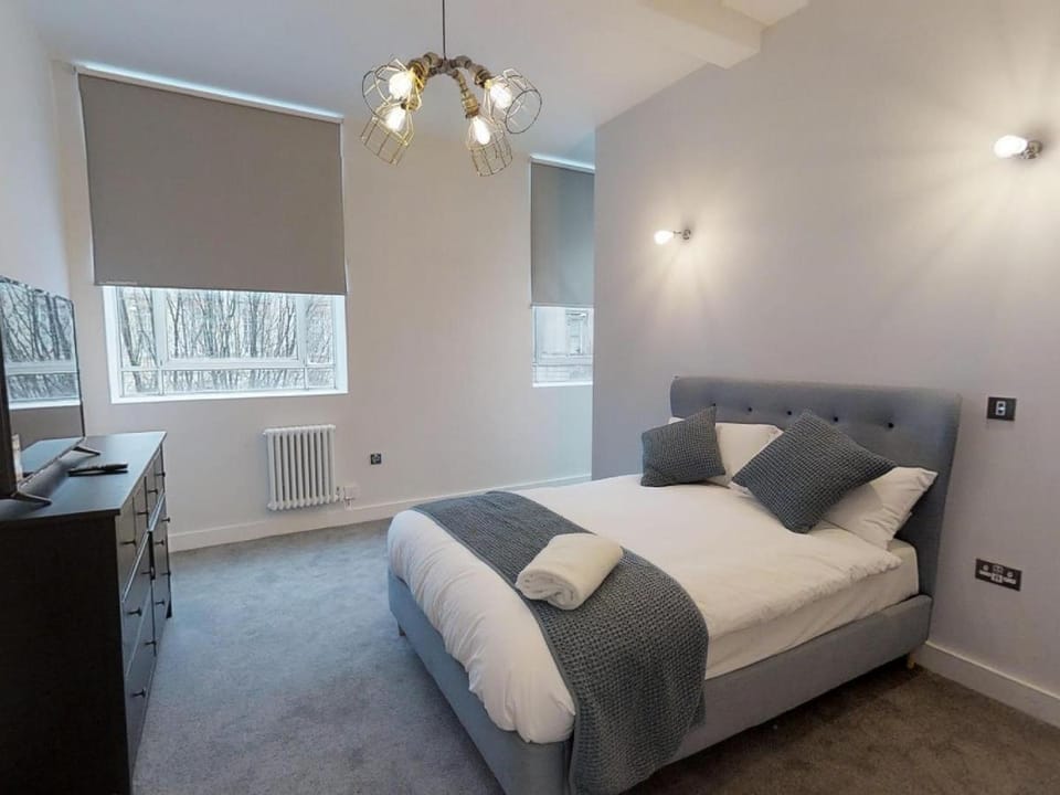 The Grand Apartment by Sassie Homes, City Centre  Apartment in Birmingham