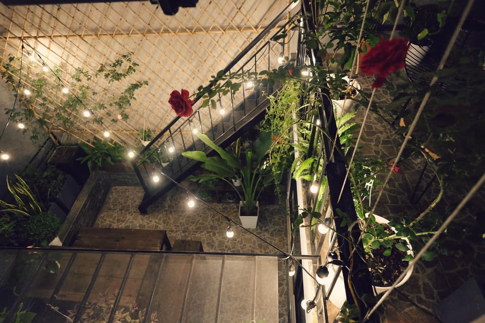 The Gallery - Magnificent Garden w Wooden Bathtub Apartment in Hanoi