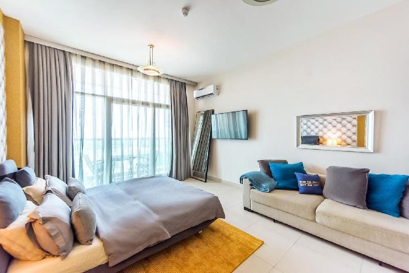 Full Sea, Burj Al Arab View Studio- Hilliana Tower Apartment in Dubai