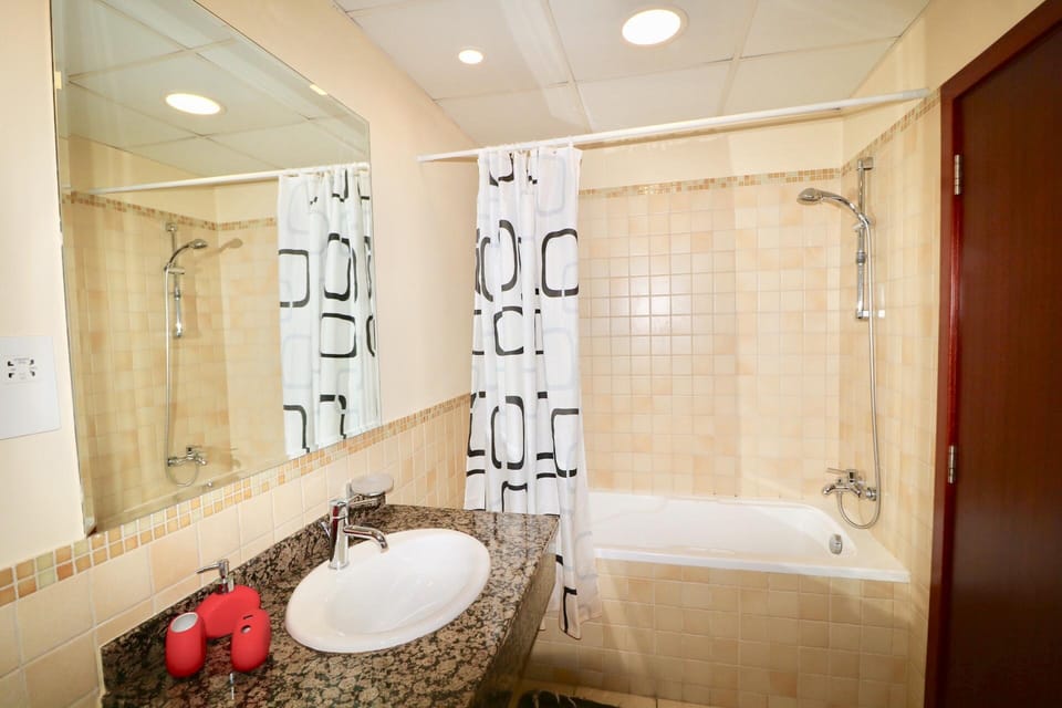 High floor big 2-BD Apt just 3 min to JBR beach Apartment in Dubai