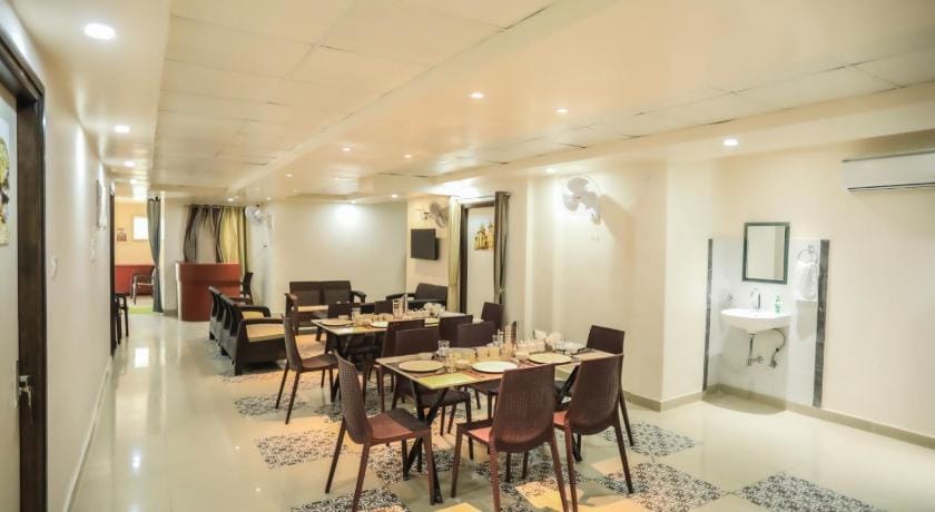 Pretty Garden View Luxury Flat near Kasi Viswanath Apartment in Varanasi