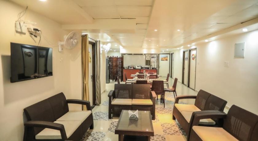 Pretty Garden View Luxury Flat near Kasi Viswanath Apartment in Varanasi