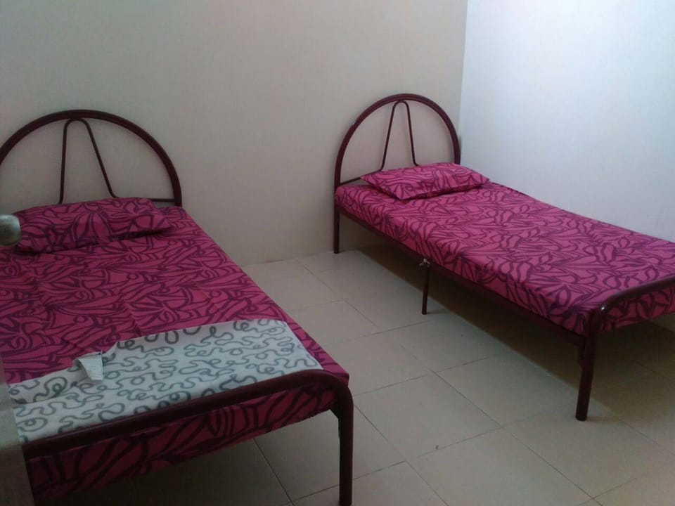 HOMESTAY FAYYADH KUANTAN (full aircond in bedroom) Vacation rental in Pahang, Malaysia