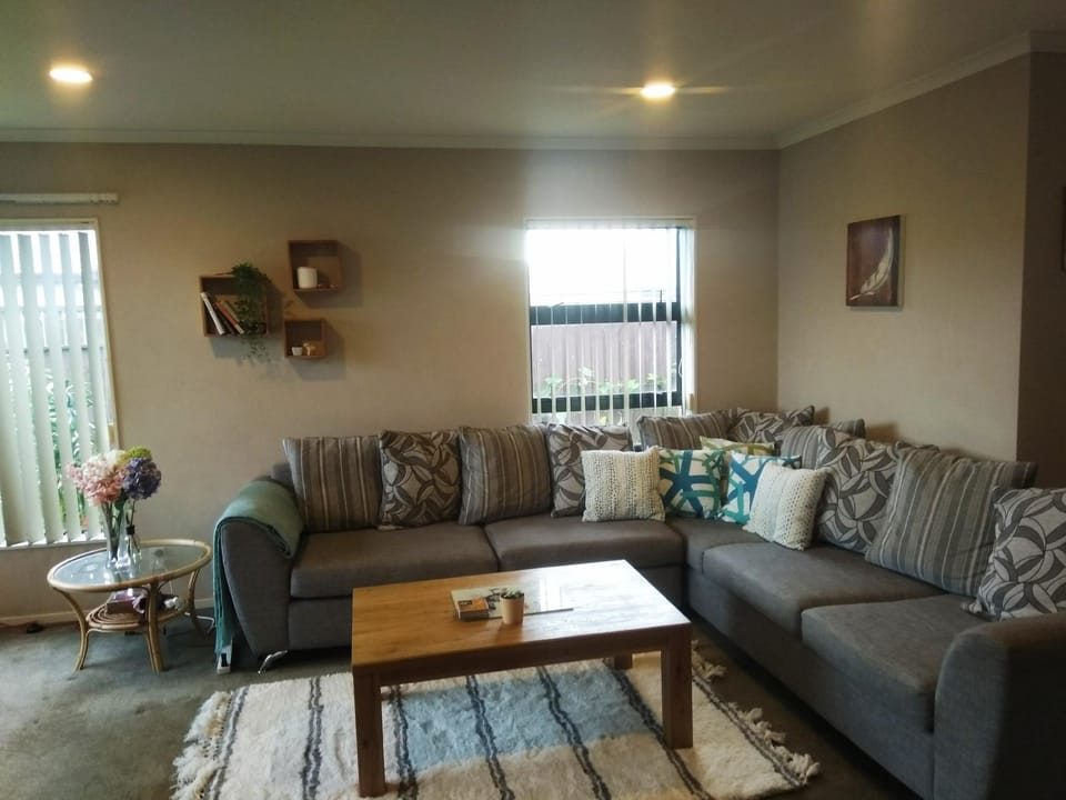 Double Room, small peninsula suburb, near airport Vacation rental in Auckland