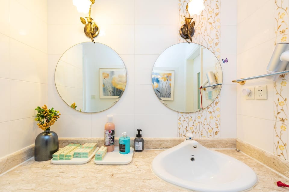 Metro Line 2 Century Park Station, 3 bedroom Apartment in Shanghai