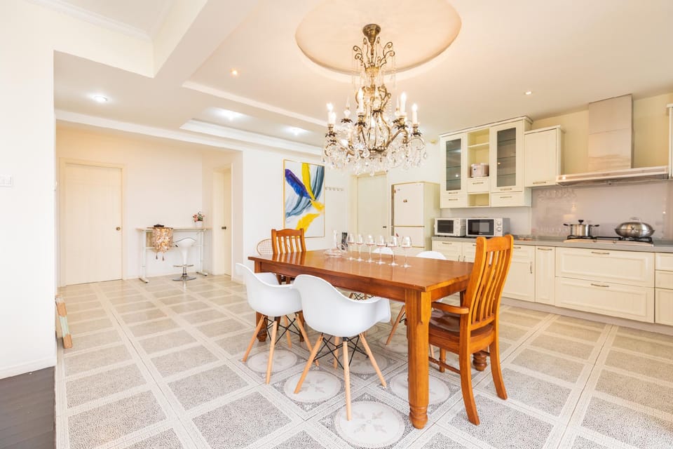 Metro Line 2 Century Park Station, 3 bedroom Apartment in Shanghai