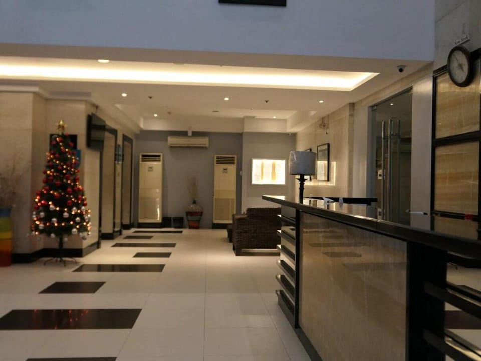 Cebu Studio On Top of the World Balcony Apartment in Lapu-Lapu City
