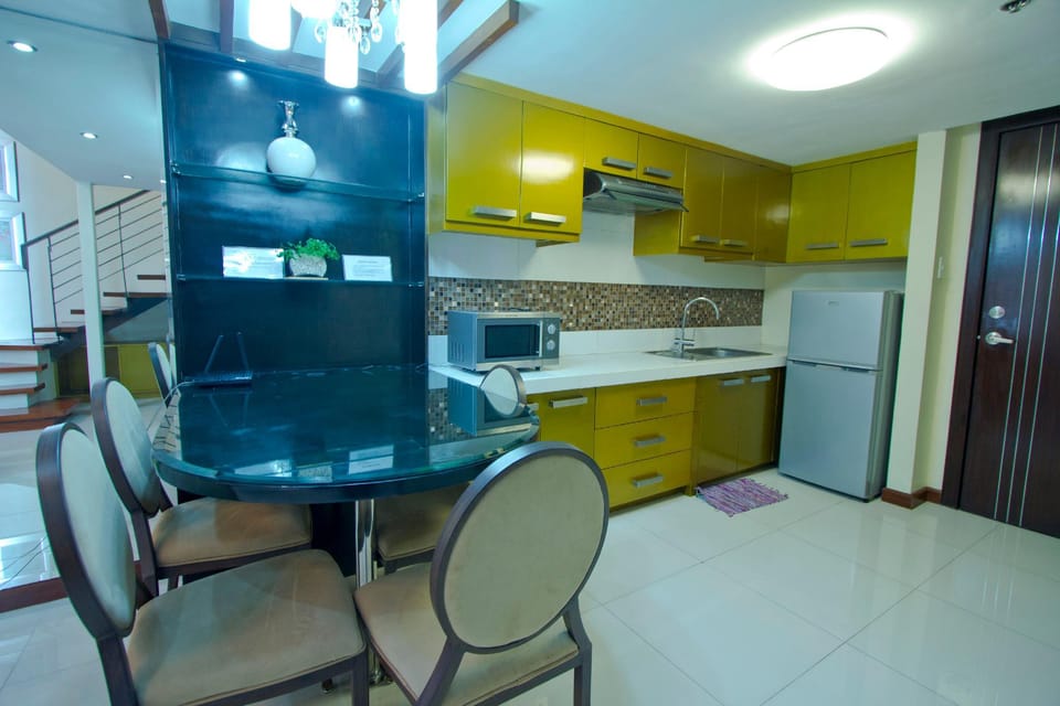 1 Bed and 2 Bath Luxury Loft with Sea View Apartment in Cebu City