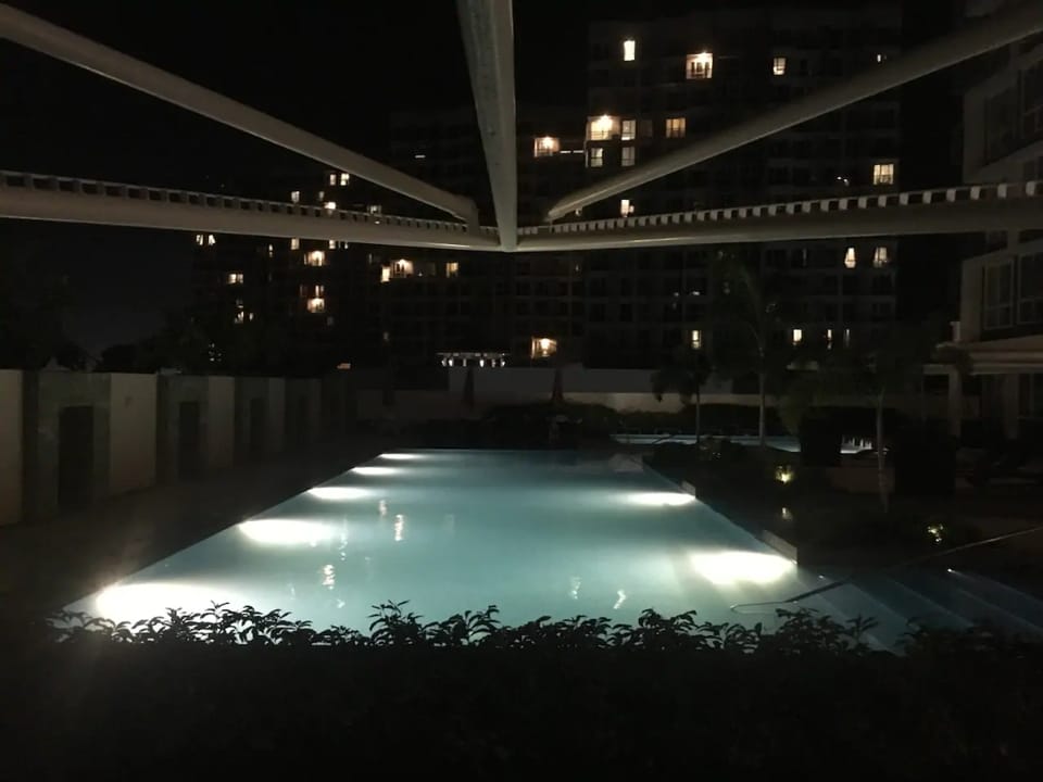 Mactan Newtown Executive Suite - Modern Comforts Apartment in Lapu-Lapu City