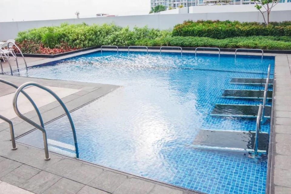 Mactan Newtown Executive Suite - Modern Comforts Apartment in Lapu-Lapu City