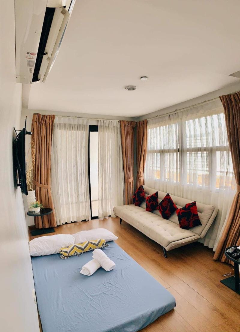 Spacious 1-Bedroom AppleOne Equicom Ayala Apartment in Lapu-Lapu City