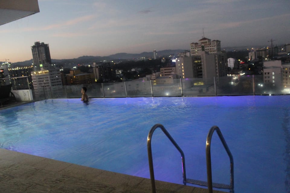 MABOLO GARDEN C2,FREE POOL,nearMALL,12pax-3studios Apartment in Lapu-Lapu City