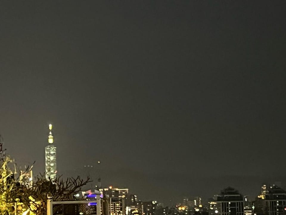 Sleep Inn R4, 1 min to exit Z2 of Taipei Metro Apartment in Taipei City