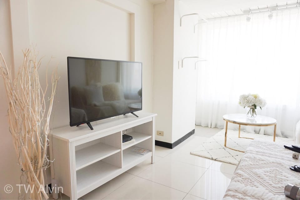 HOT Taipei main station MRT M6 Exit Apartment in Taipei City