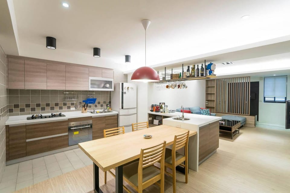 JINGAN MRT,1st floor Apt,cook,baby&elder,2room Apartment in Taipei City
