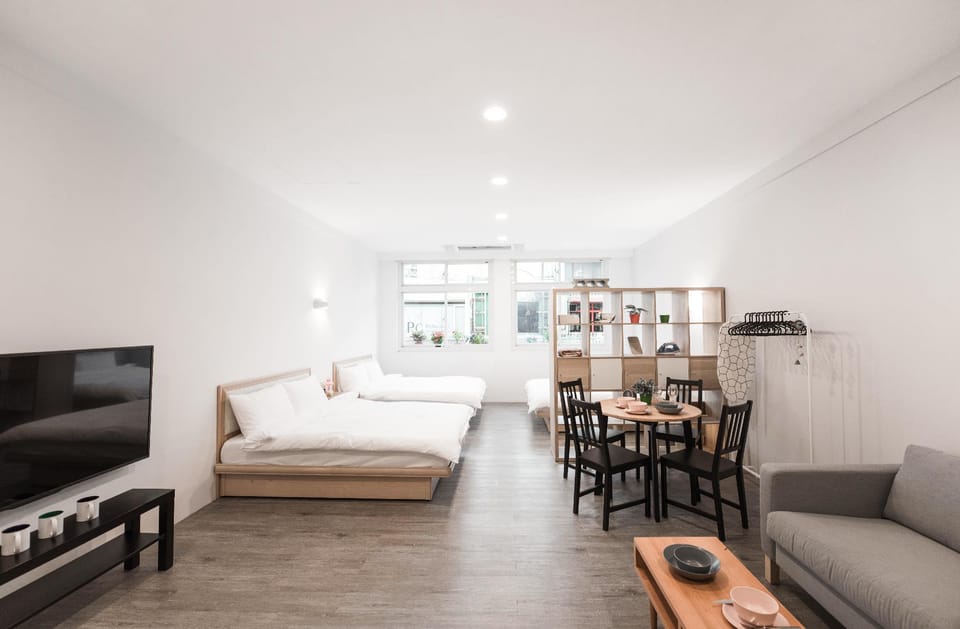 CD33 Romantic Cozy Apt. 3 minutes to Ximen MRT Apartment in Taipei City