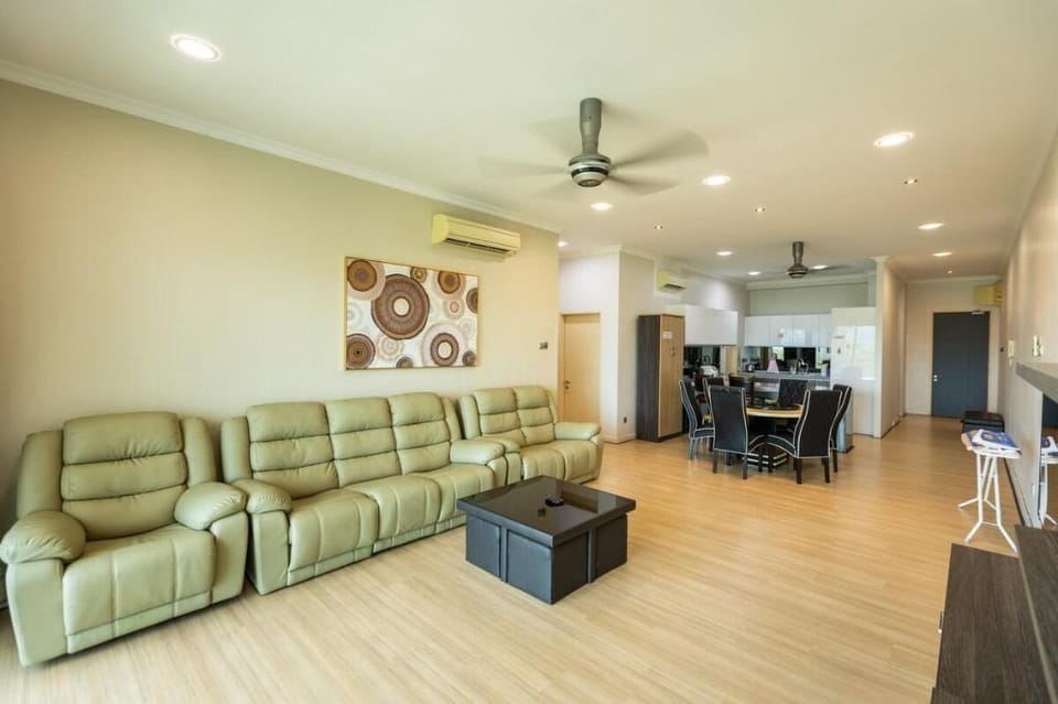 Chilli's Suite 9pax 3BR TheLoft Imago KK by Haybay Apartment in Kota Kinabalu