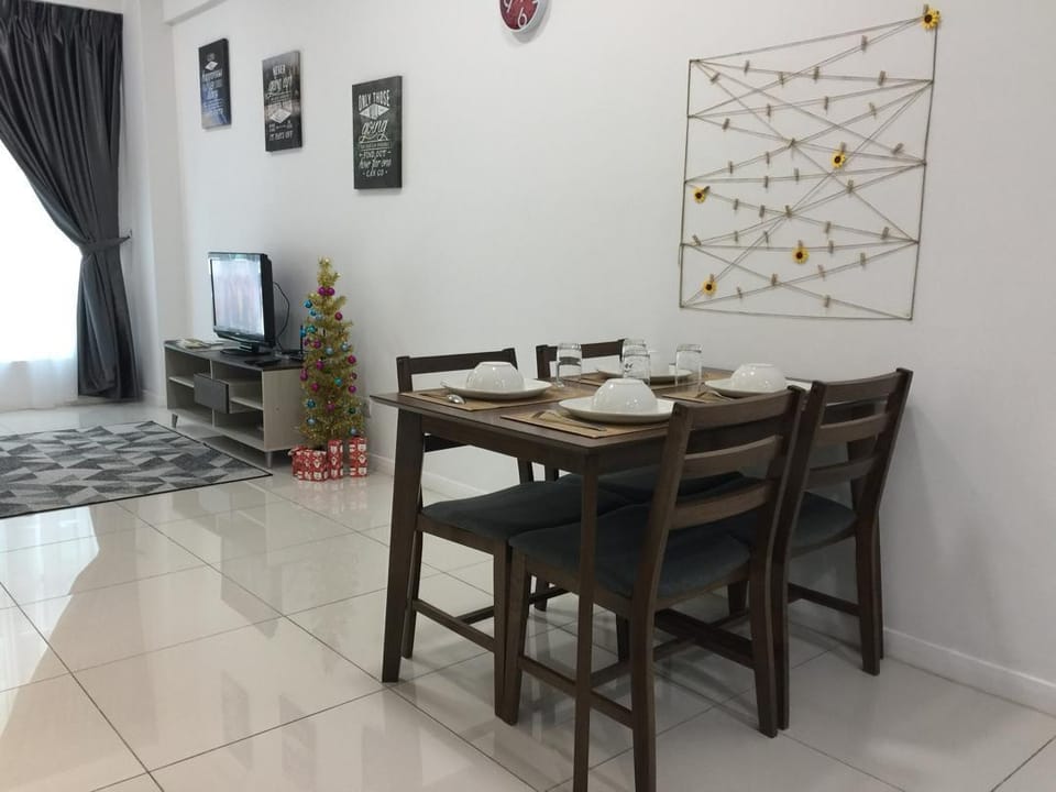 New CV Homestay@Nice pool at rooftop-Free pick up Apartment in Kota Kinabalu