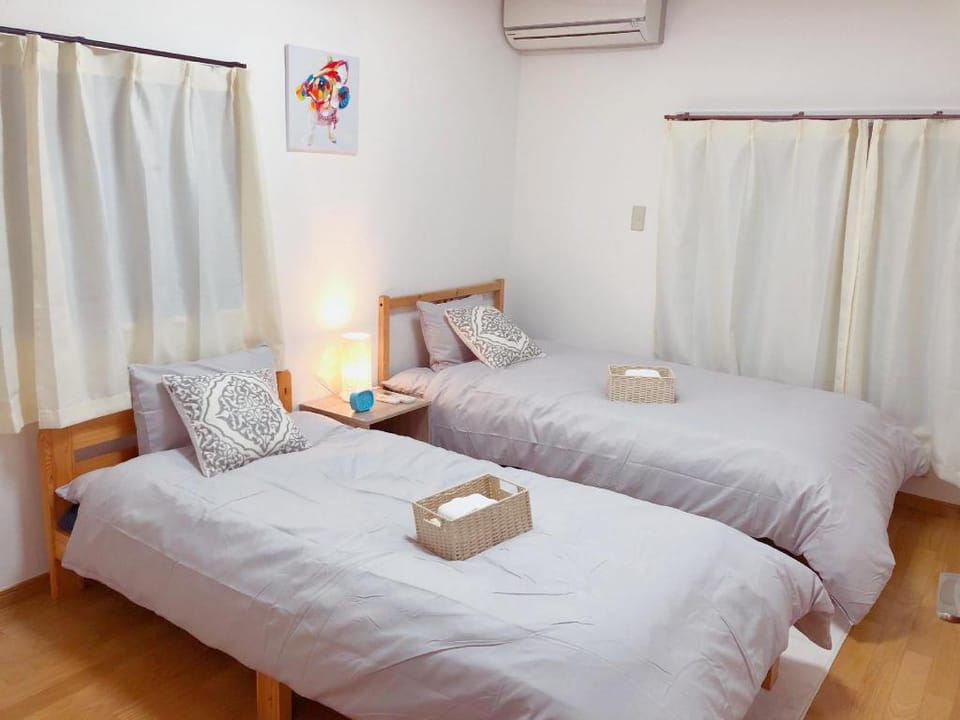 Direct bus from airport Max 6 pax, 6min Koiwa sta Villa in Japan