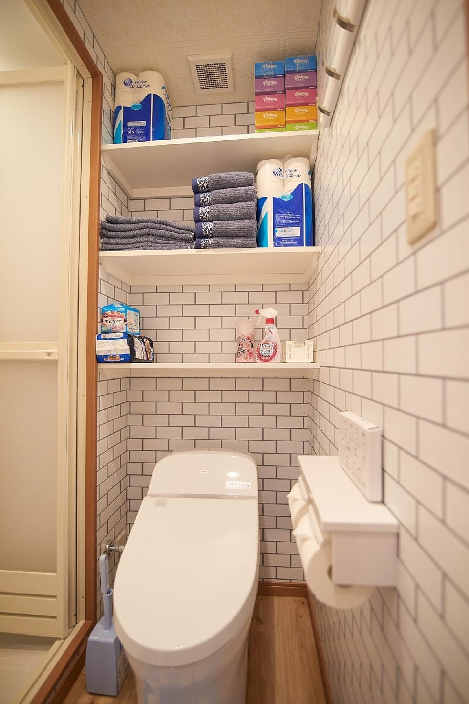 6min to Shinjuku by JR/3min walk to Shin-Okubo St. Villa in Shinjuku